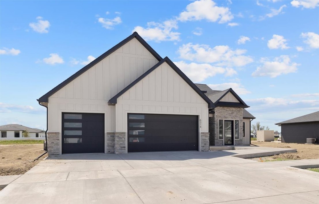 6332 Tawny Bluff