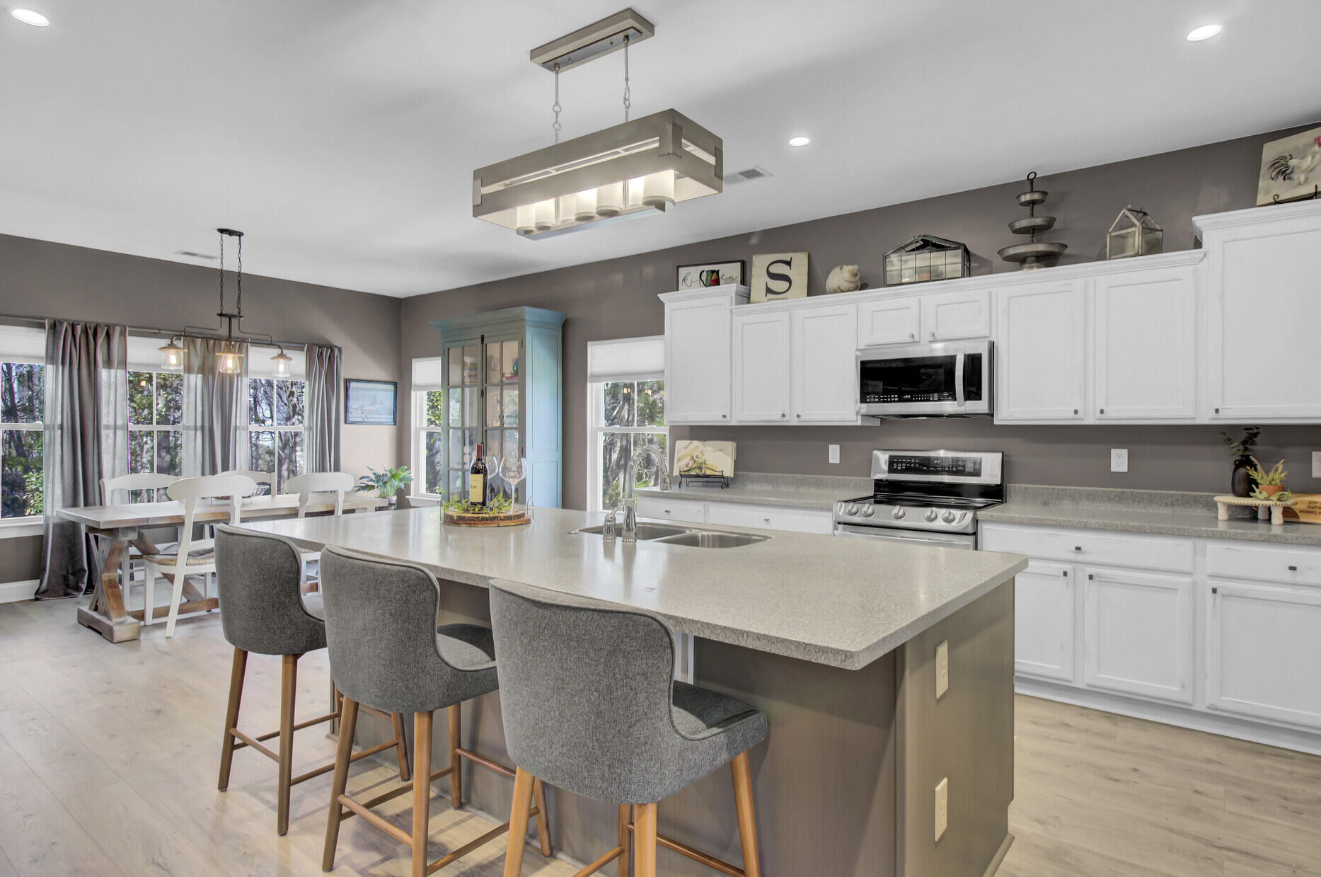 2516 Charter Oaks Drive