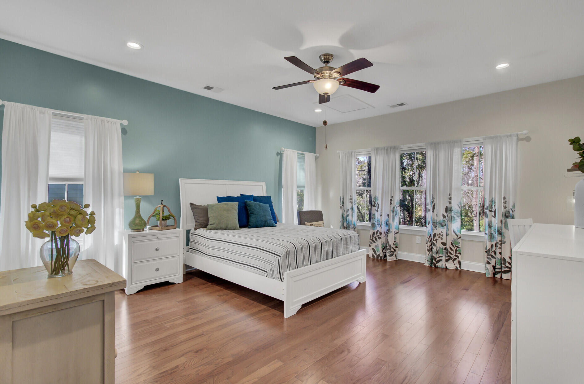 2516 Charter Oaks Drive