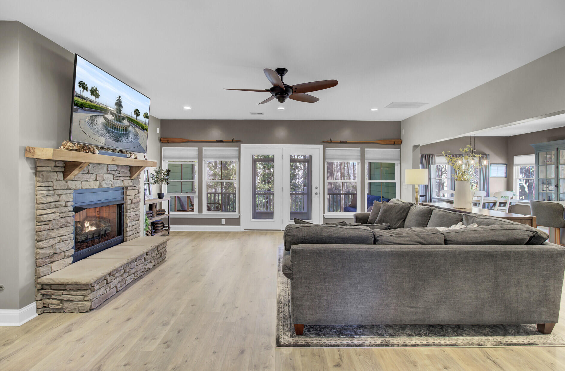 2516 Charter Oaks Drive