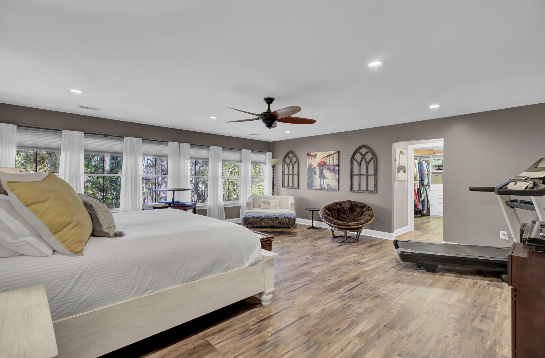 2516 Charter Oaks Drive