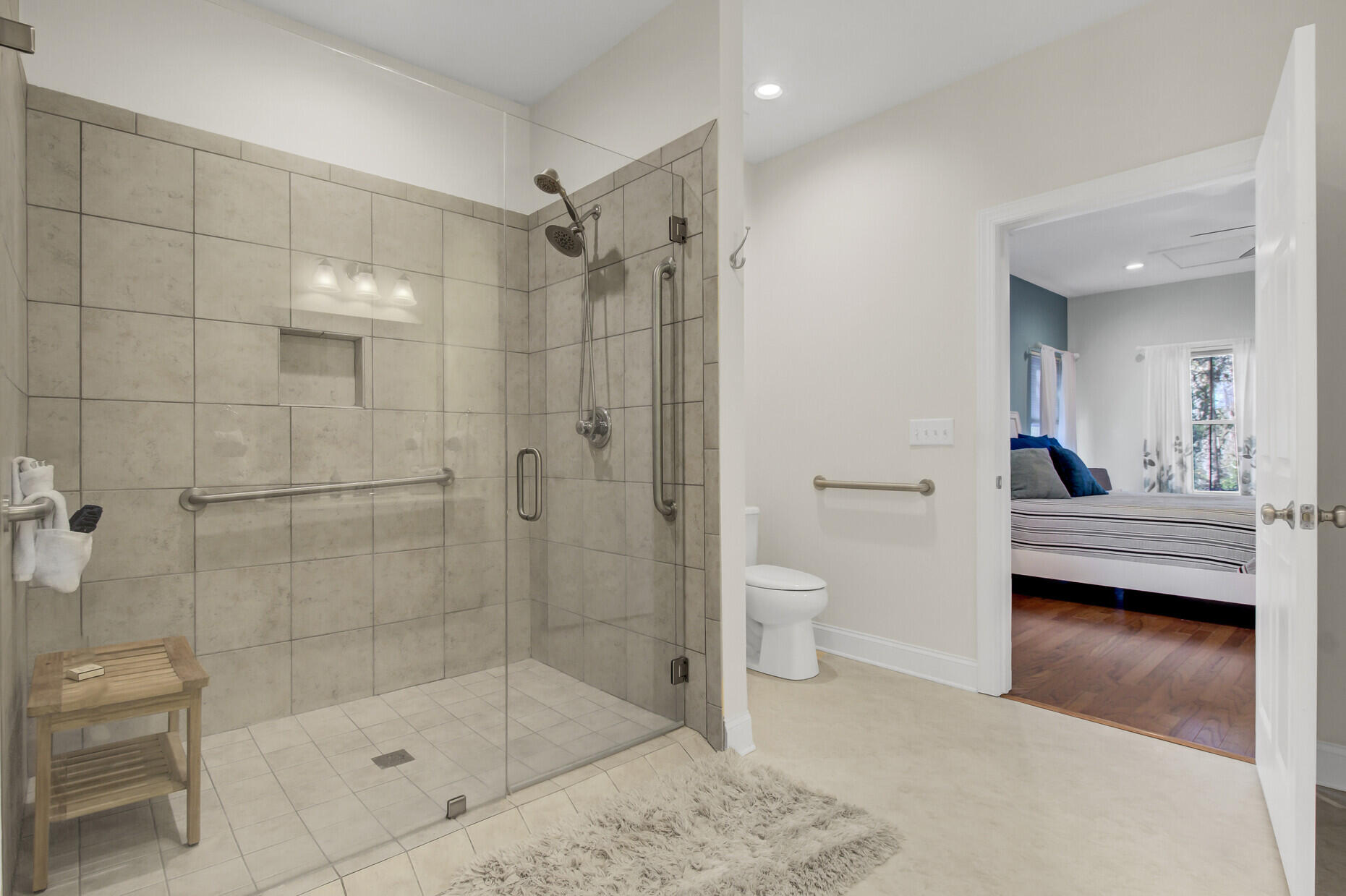 2516 Charter Oaks Drive