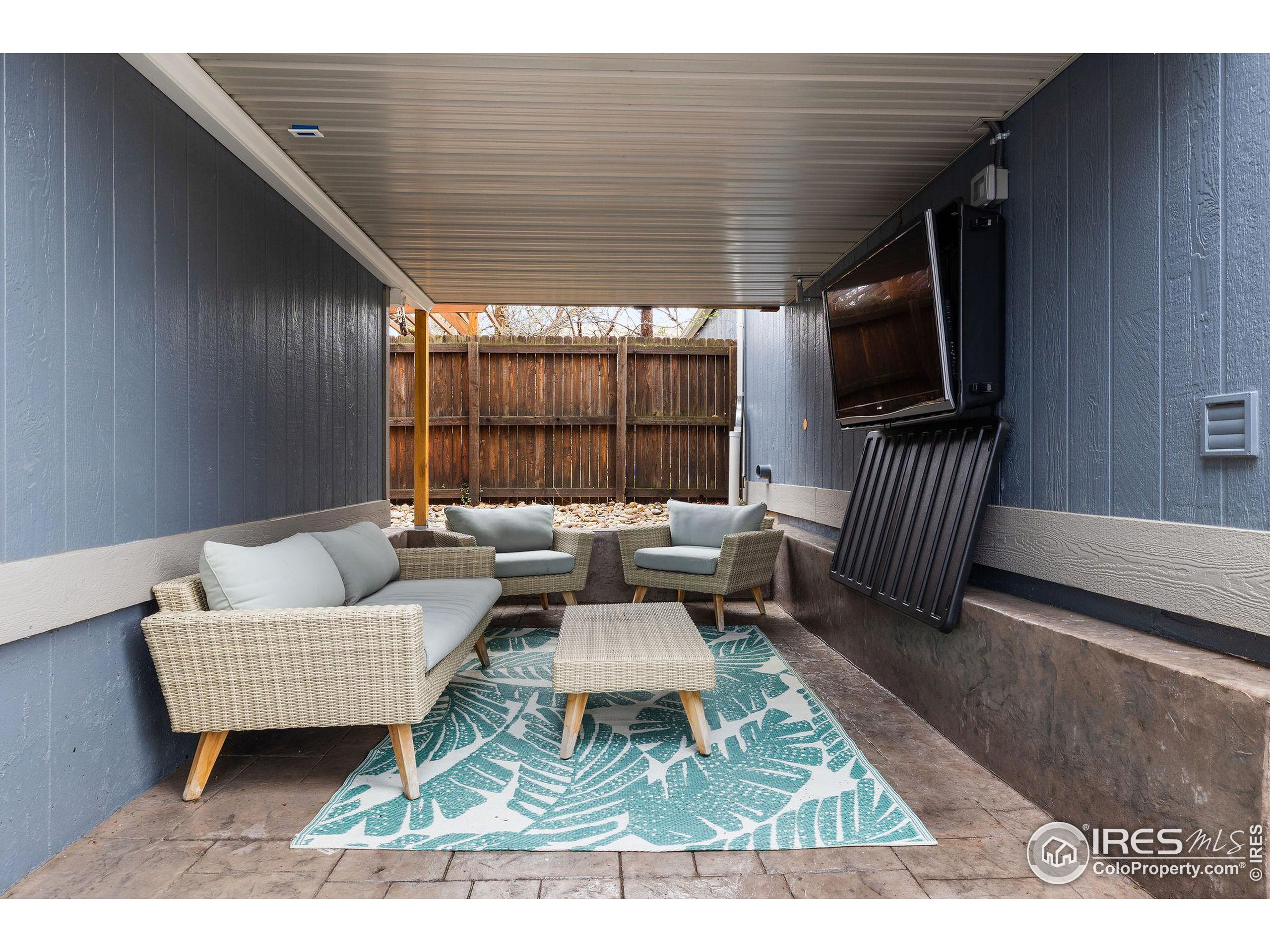 1095 Tantra Park Cir