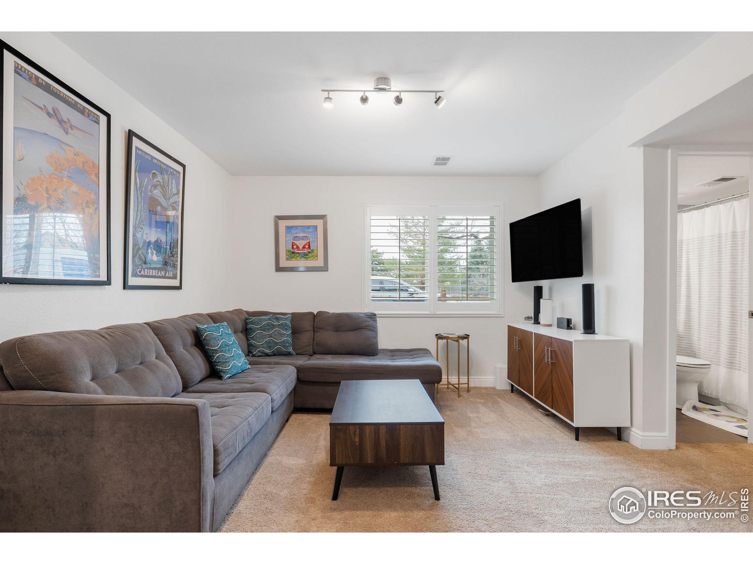 1095 Tantra Park Cir