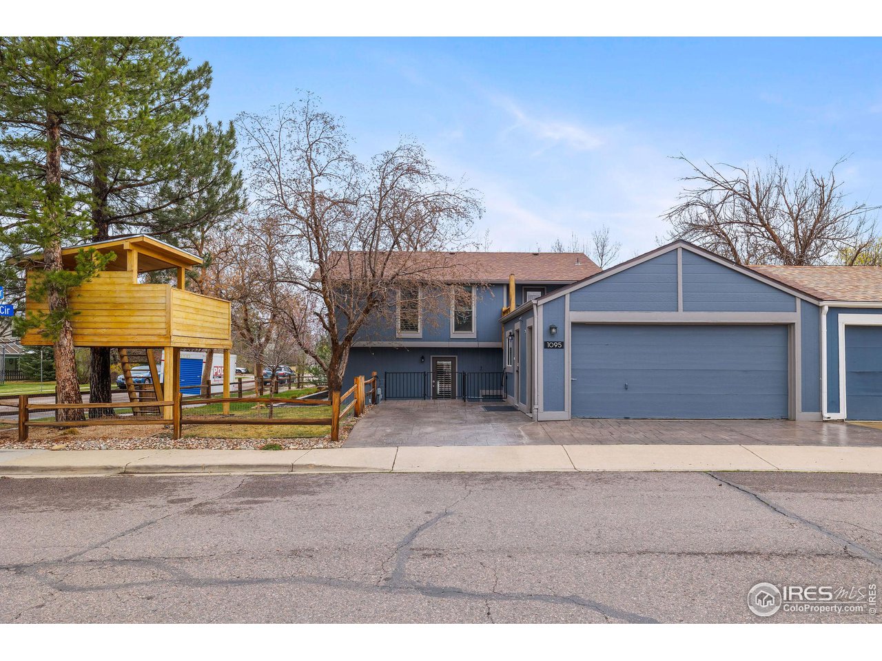 1095 Tantra Park Cir