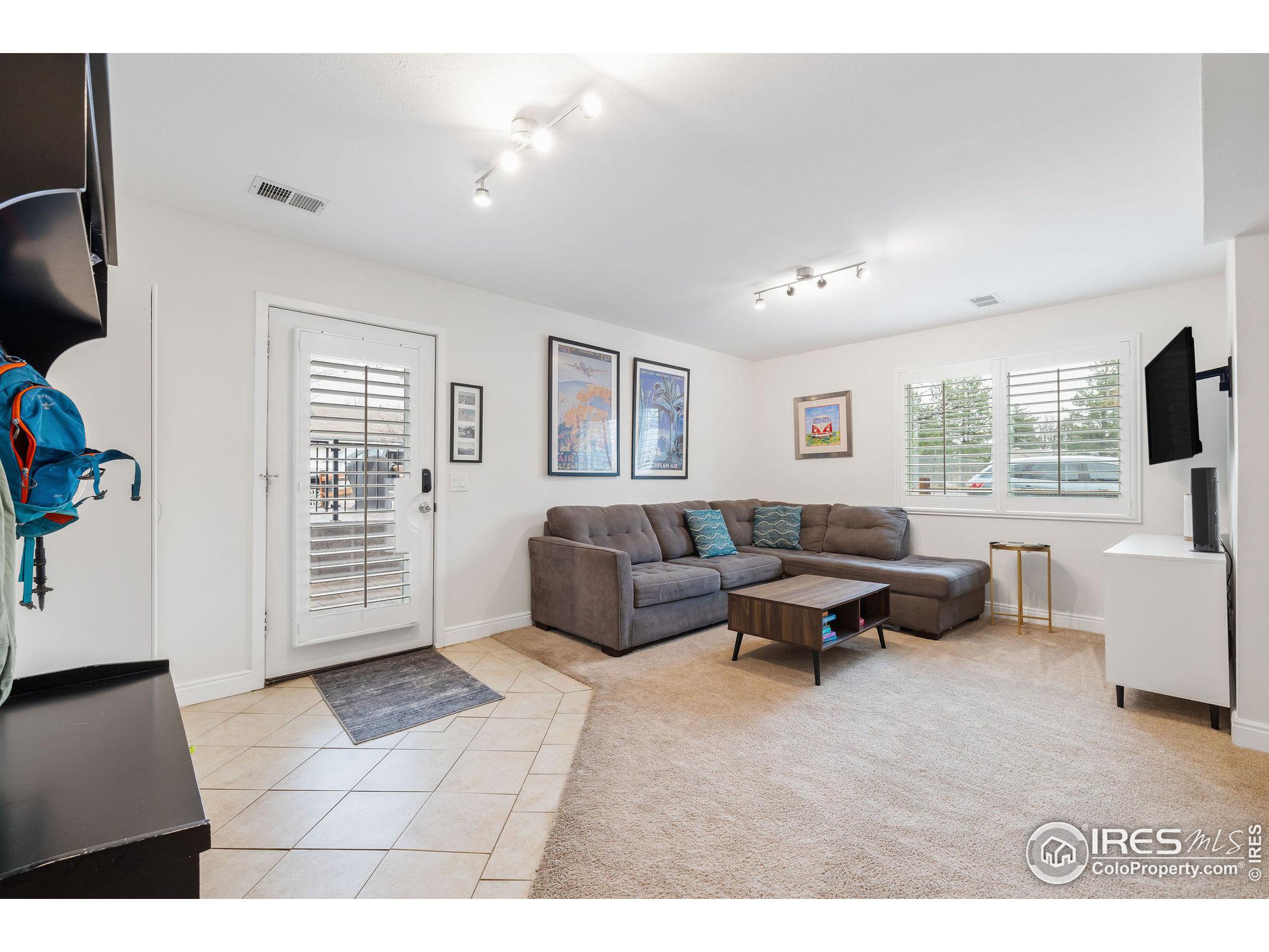 1095 Tantra Park Cir