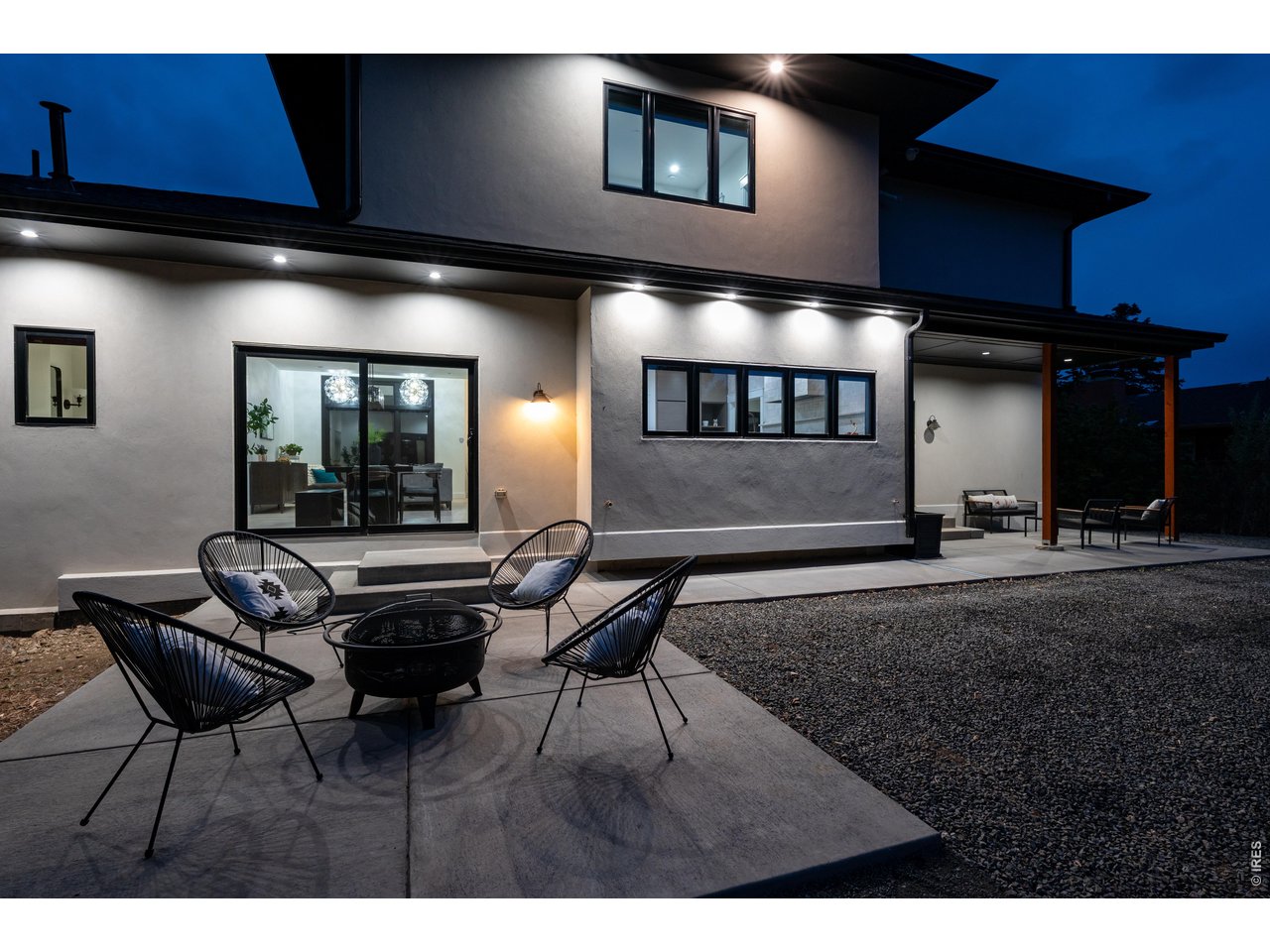 1118 Ravenwood Rd
