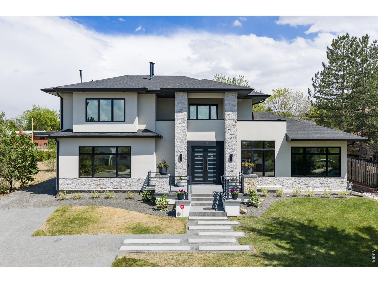1118 Ravenwood Rd