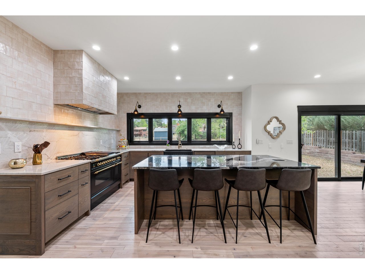 1118 Ravenwood Rd