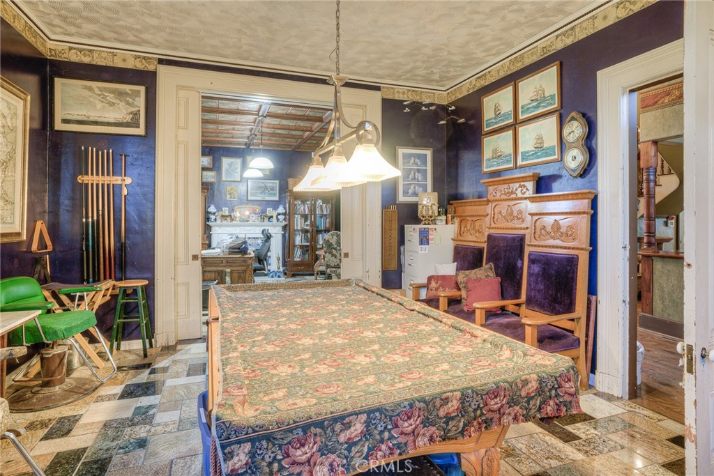 2175 Robinson Street