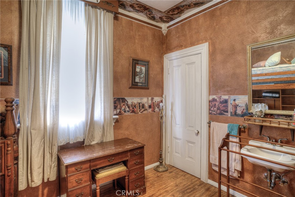 2175 Robinson Street