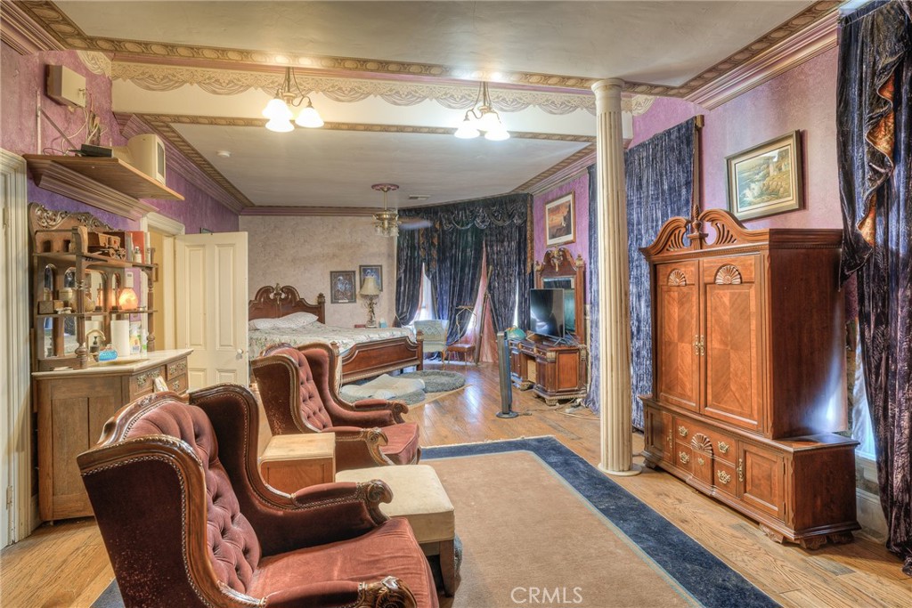 2175 Robinson Street