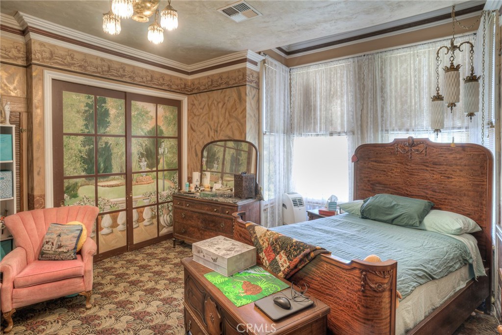 2175 Robinson Street