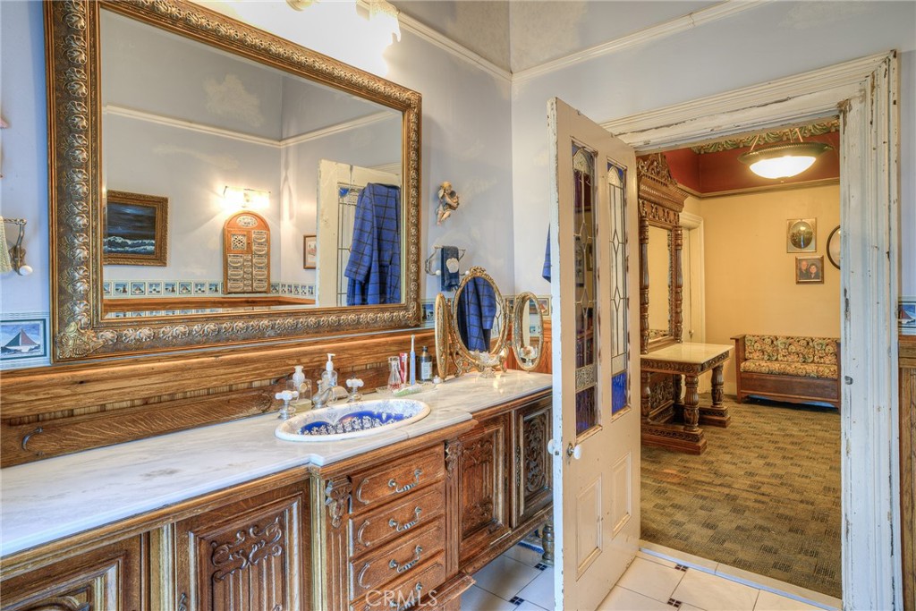 2175 Robinson Street