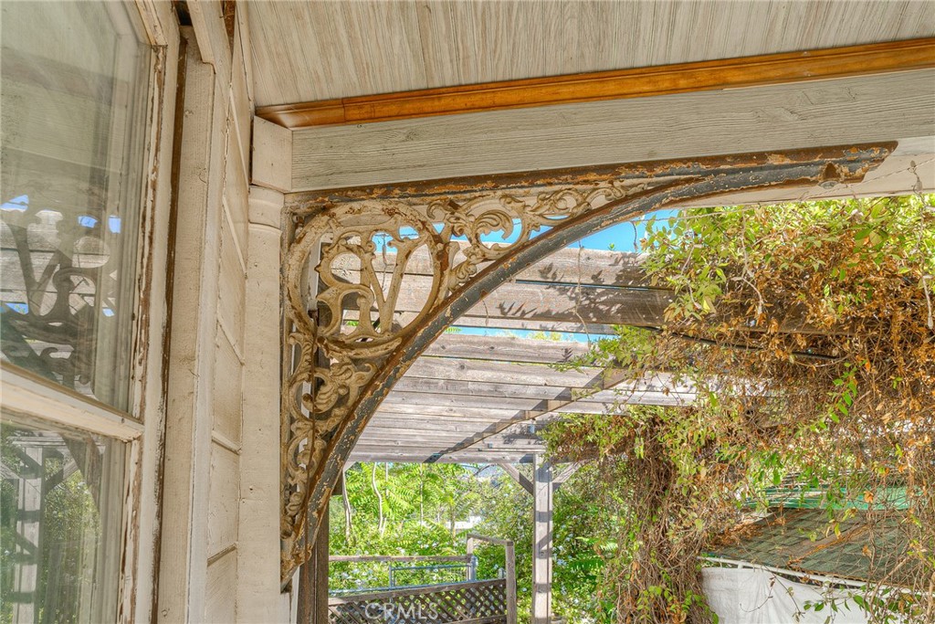 2175 Robinson Street