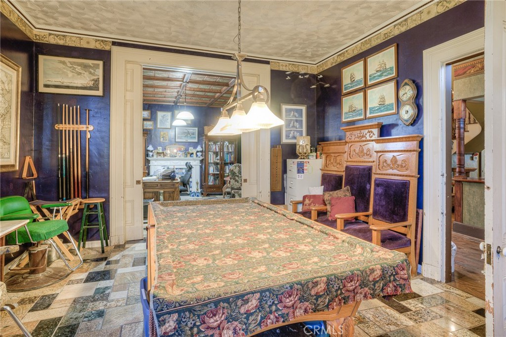 2175 Robinson Street