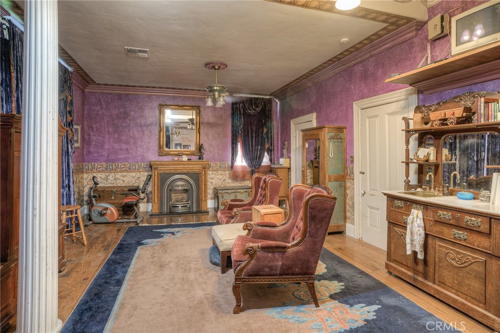 2175 Robinson Street