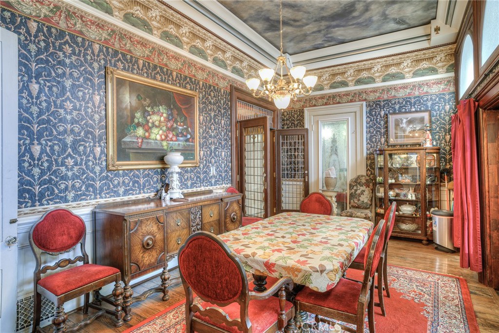 2175 Robinson Street