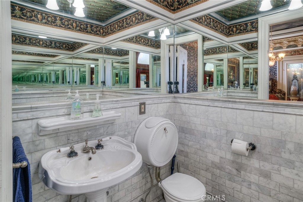 2175 Robinson Street