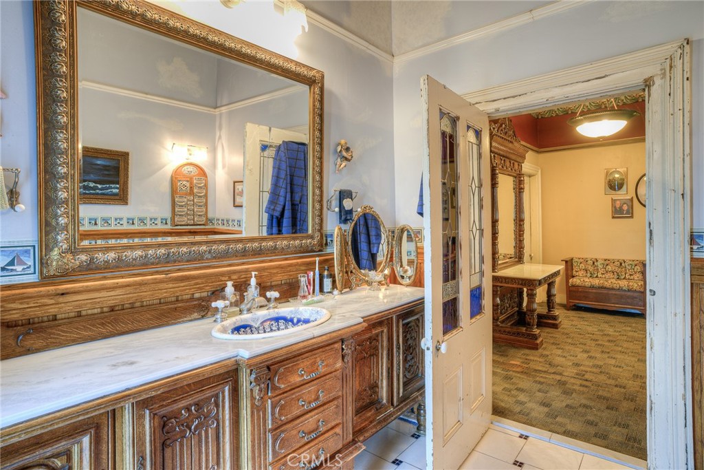 2175 Robinson Street