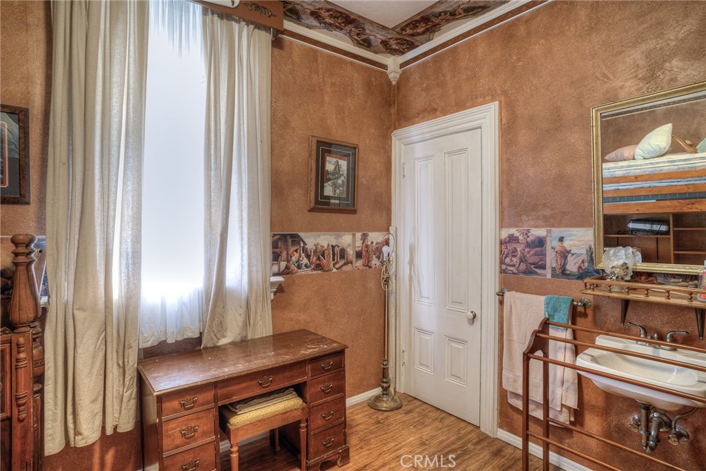 2175 Robinson Street