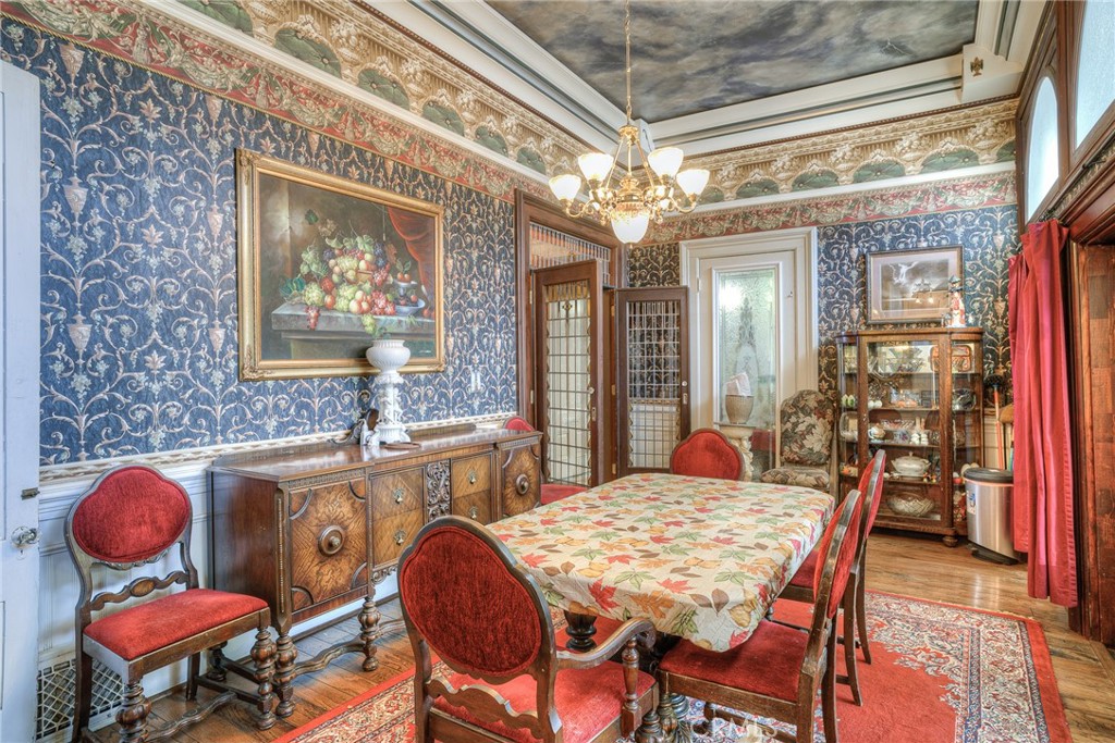 2175 Robinson Street