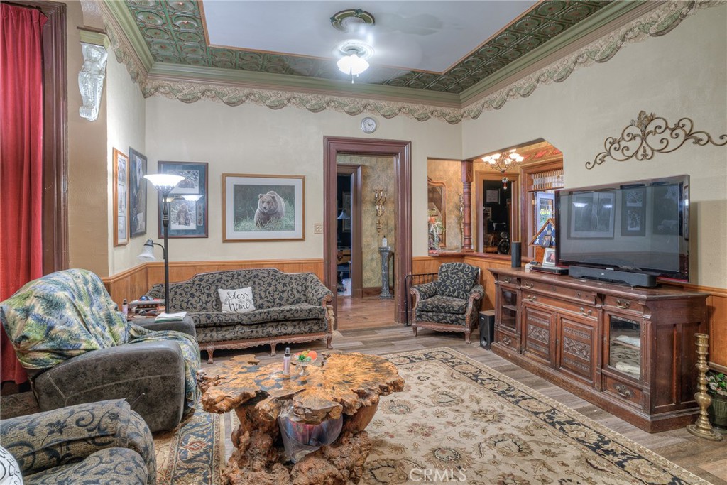 2175 Robinson Street