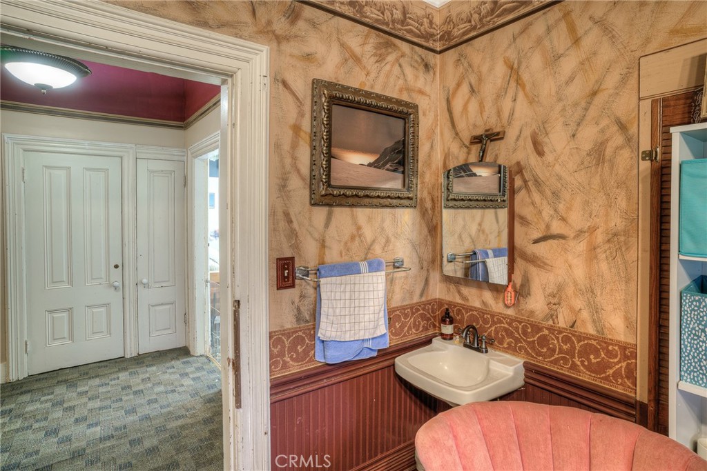 2175 Robinson Street