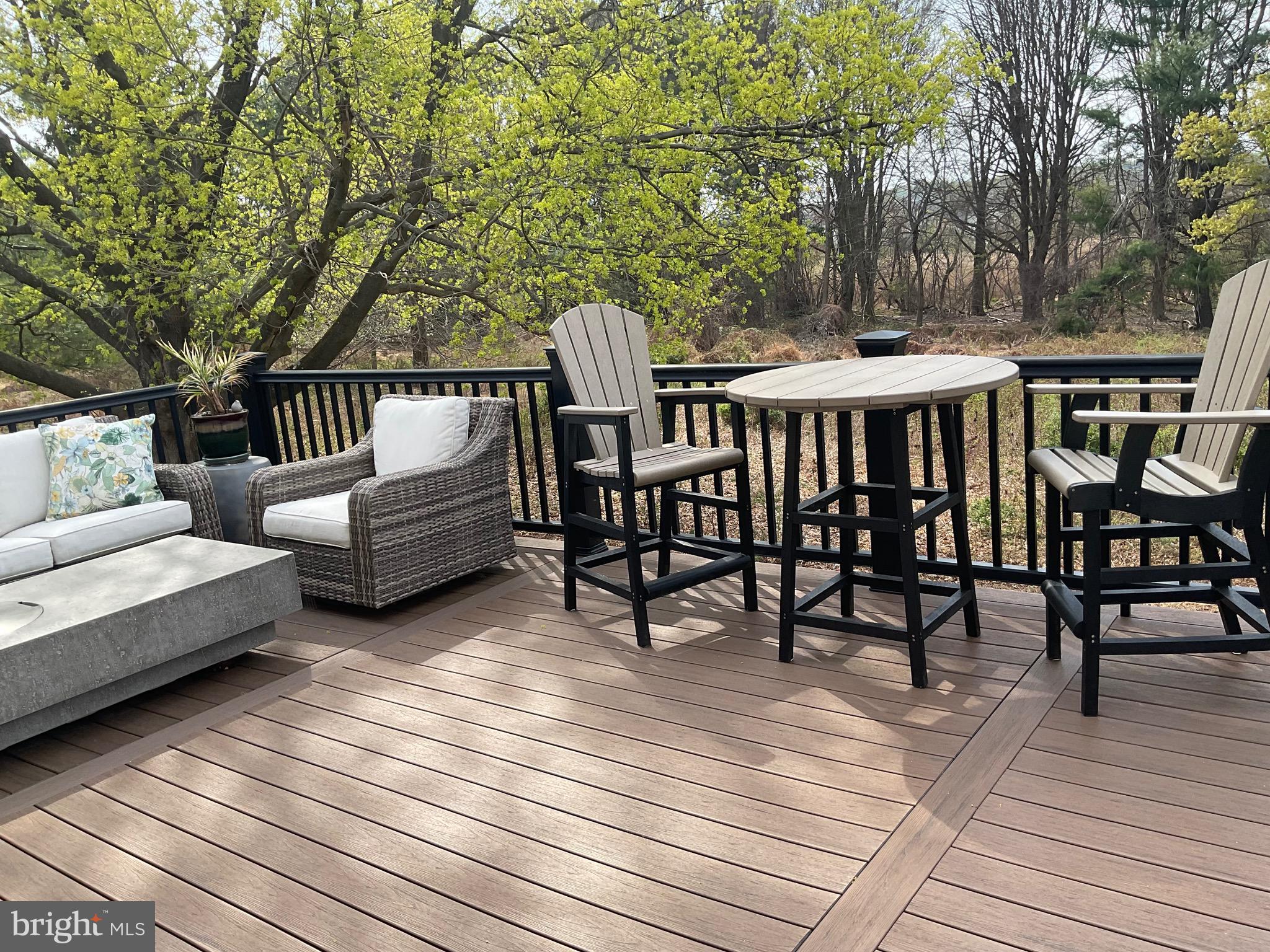 23 STRATFORD LANE 483