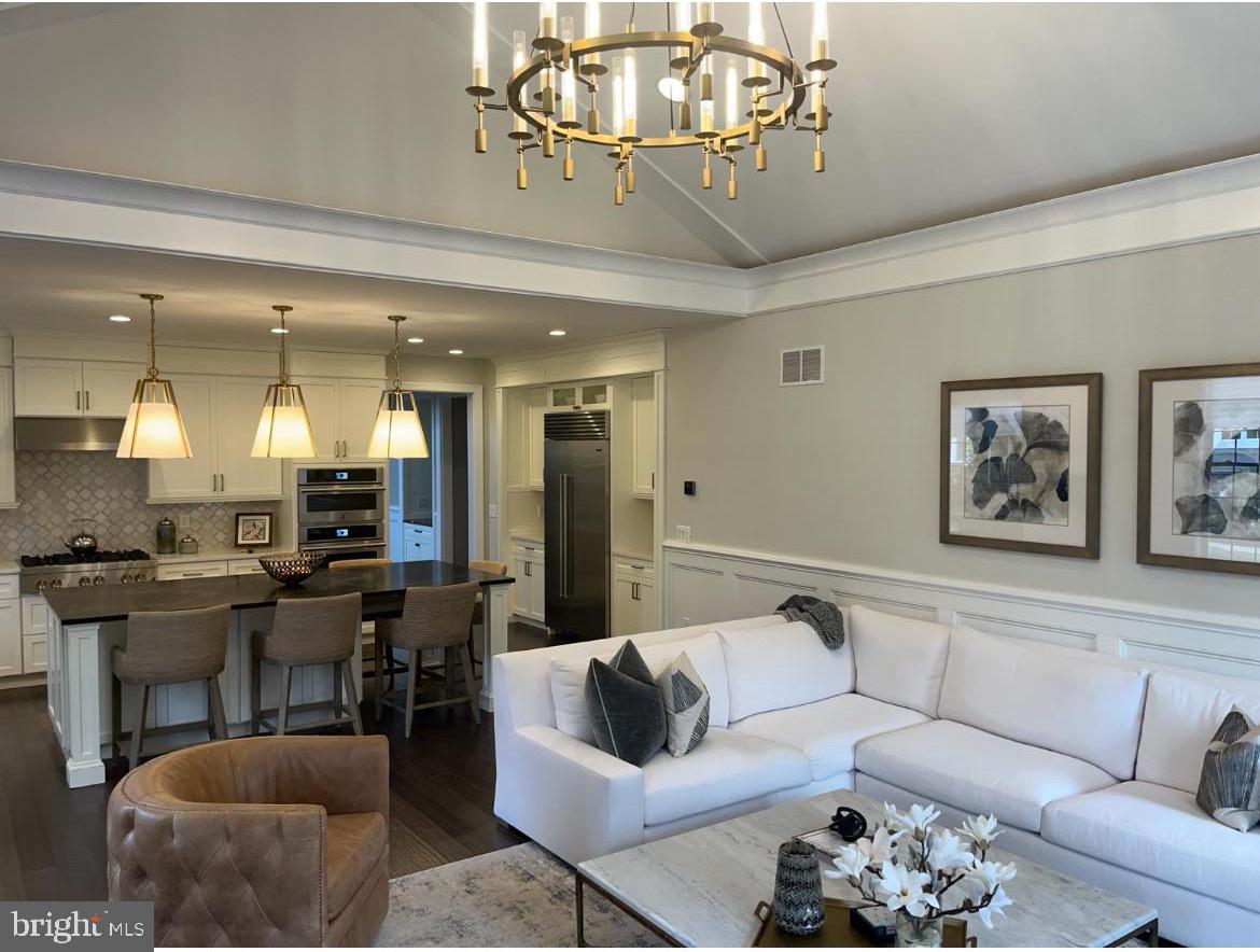 23 STRATFORD LANE 483