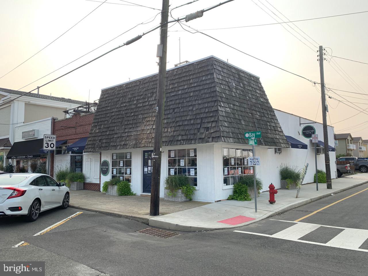 108, 110 N Bay Ave