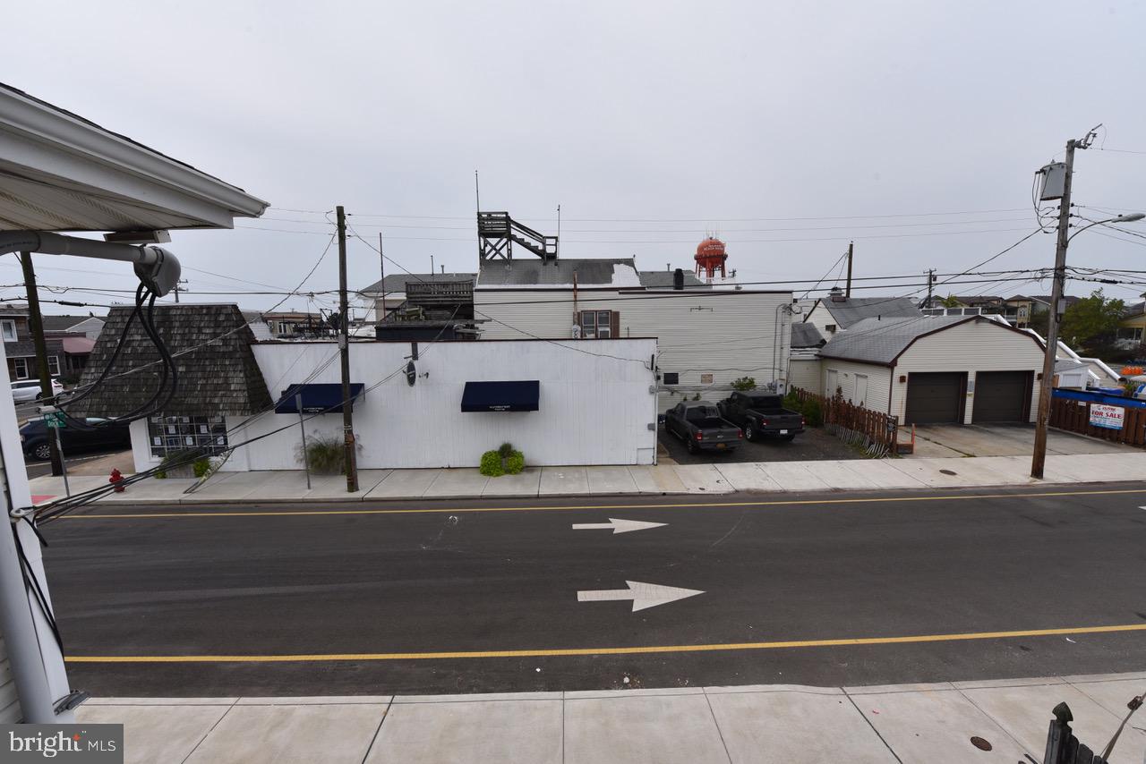 108, 110 N Bay Ave