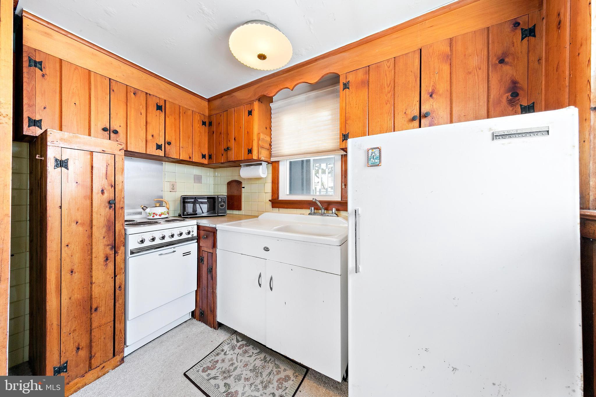 211 Pelham Ave