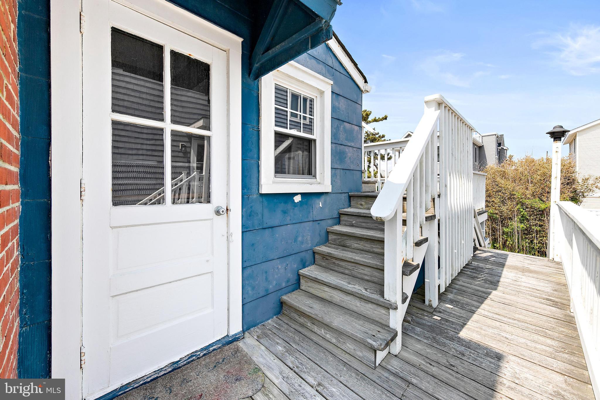 211 Pelham Ave