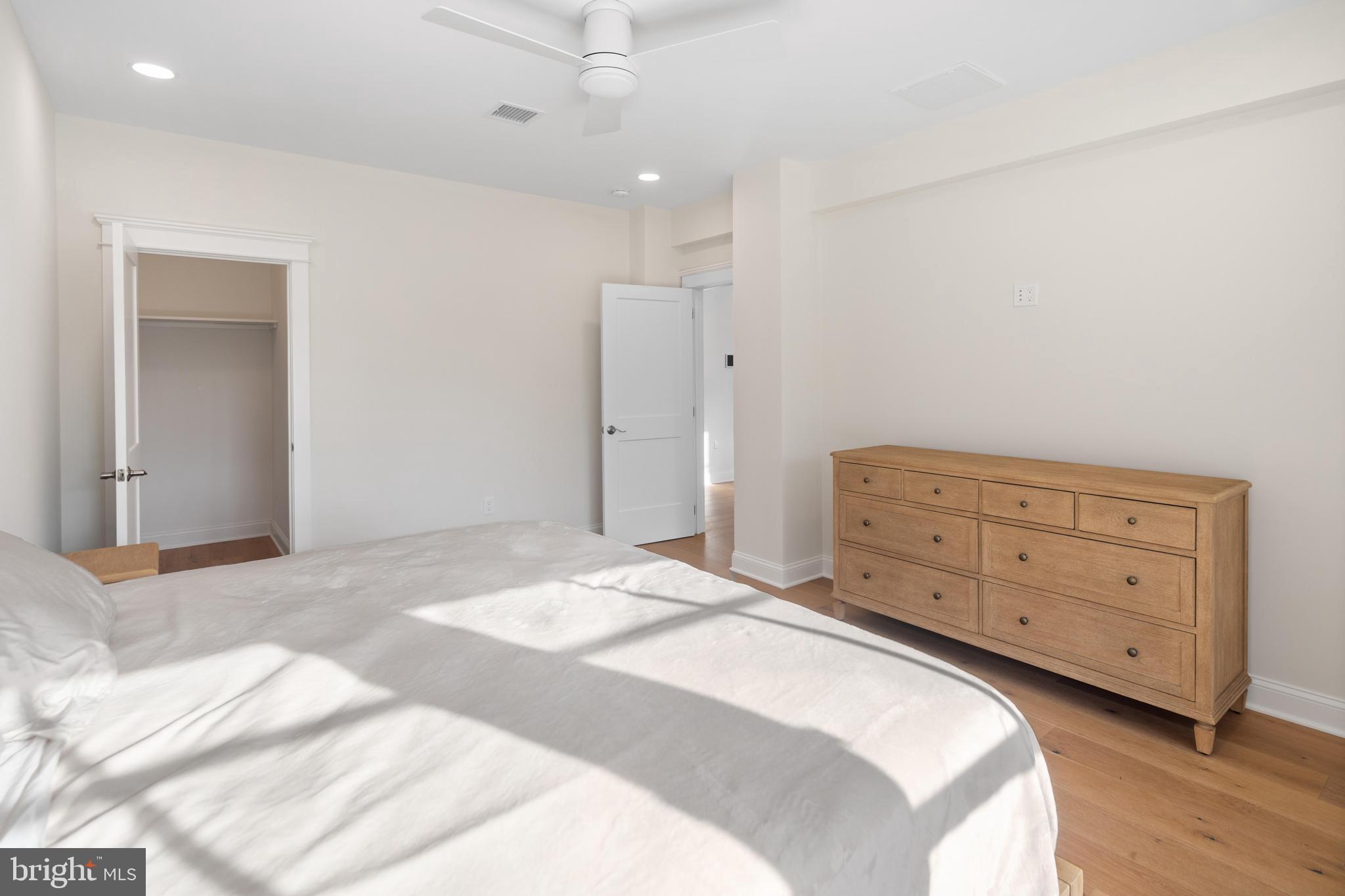 1027-C Long Beach