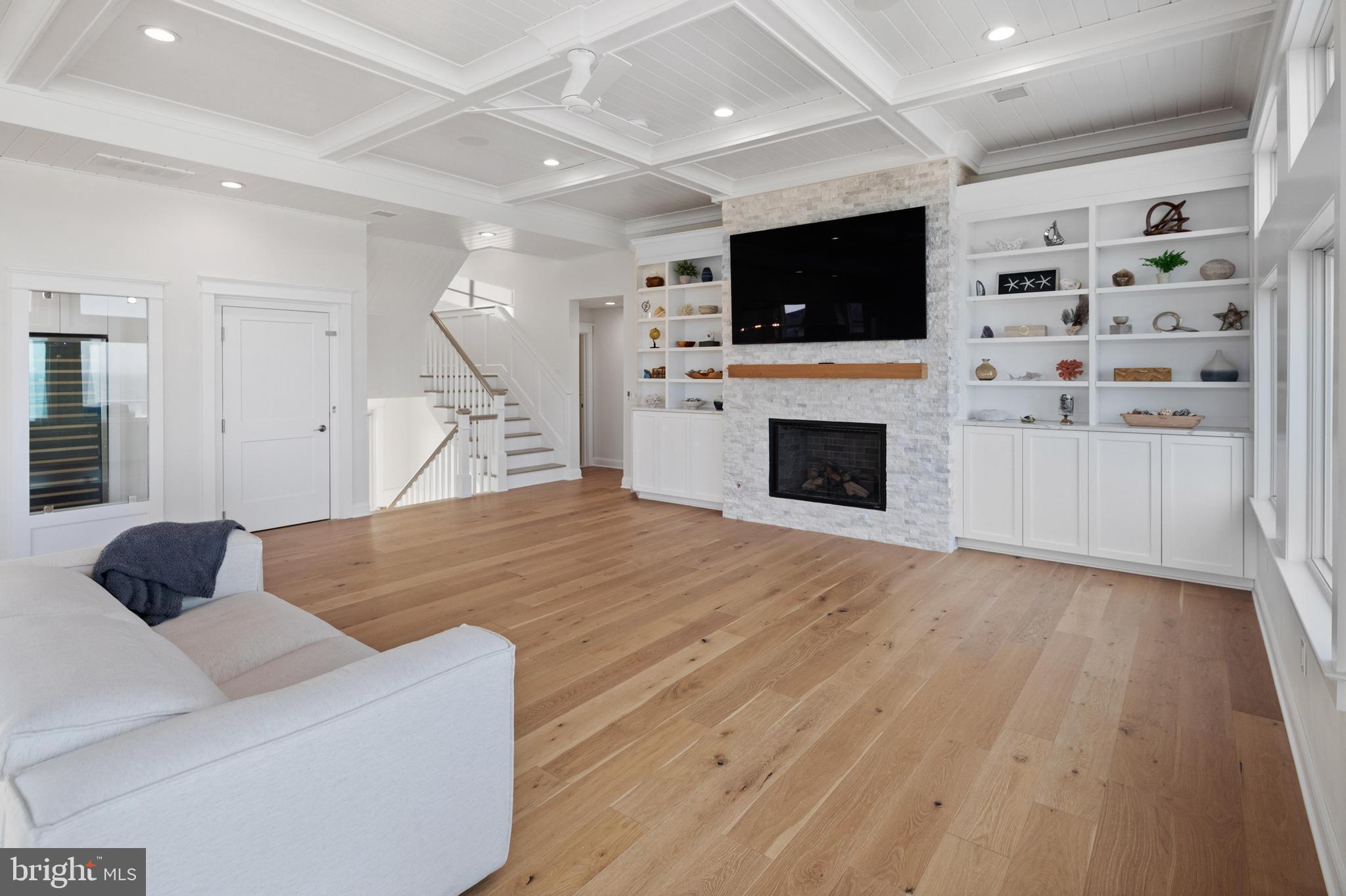 1027-C Long Beach