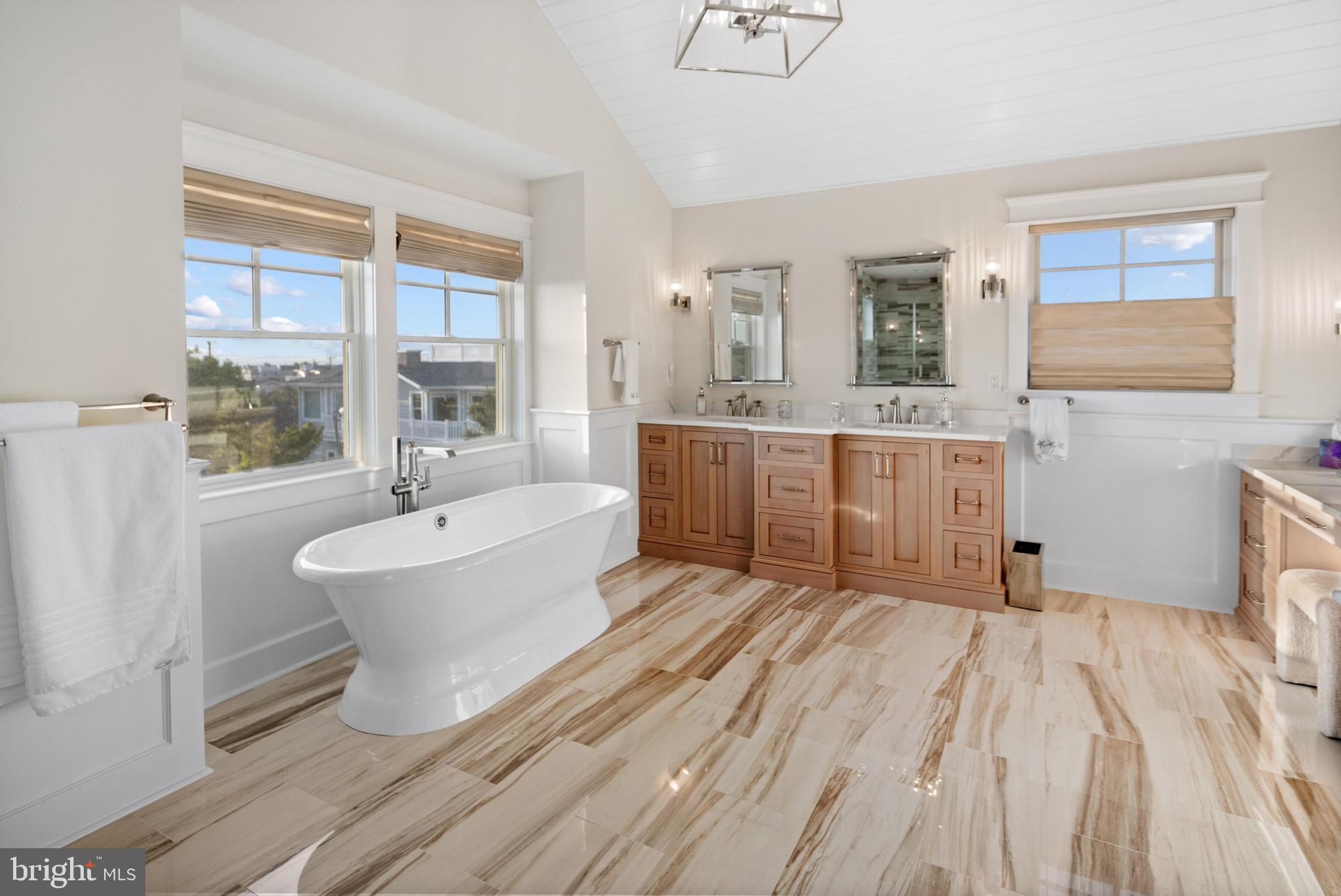 1027-C Long Beach
