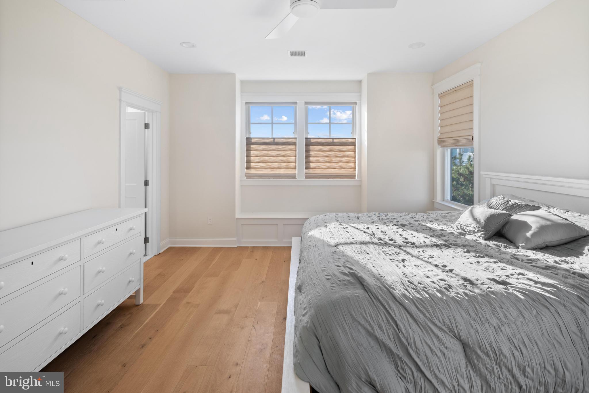 1027-C Long Beach