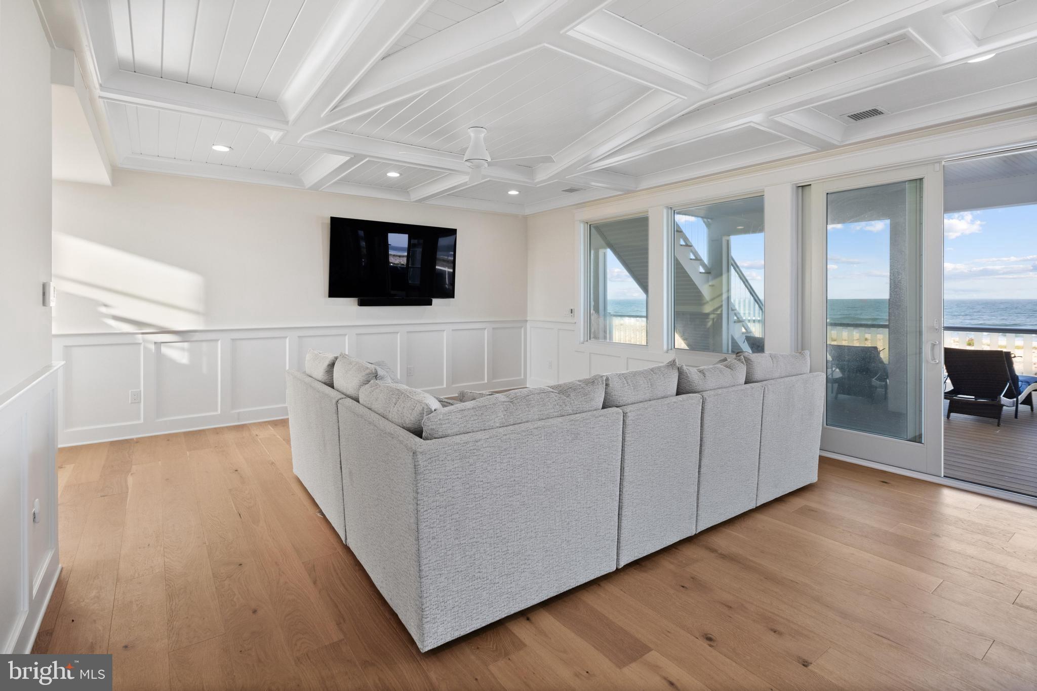 1027-C Long Beach