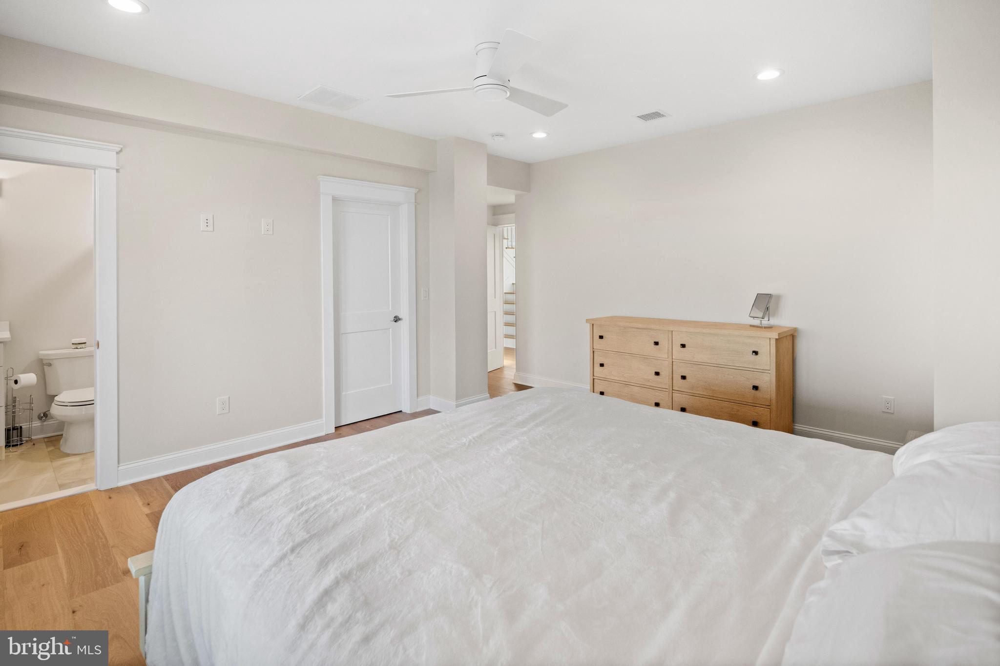 1027-C Long Beach