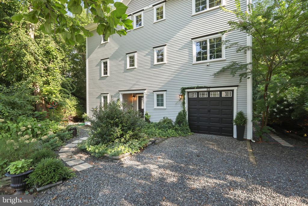 22 Birdsall St