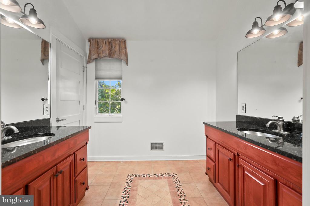 22 Birdsall St