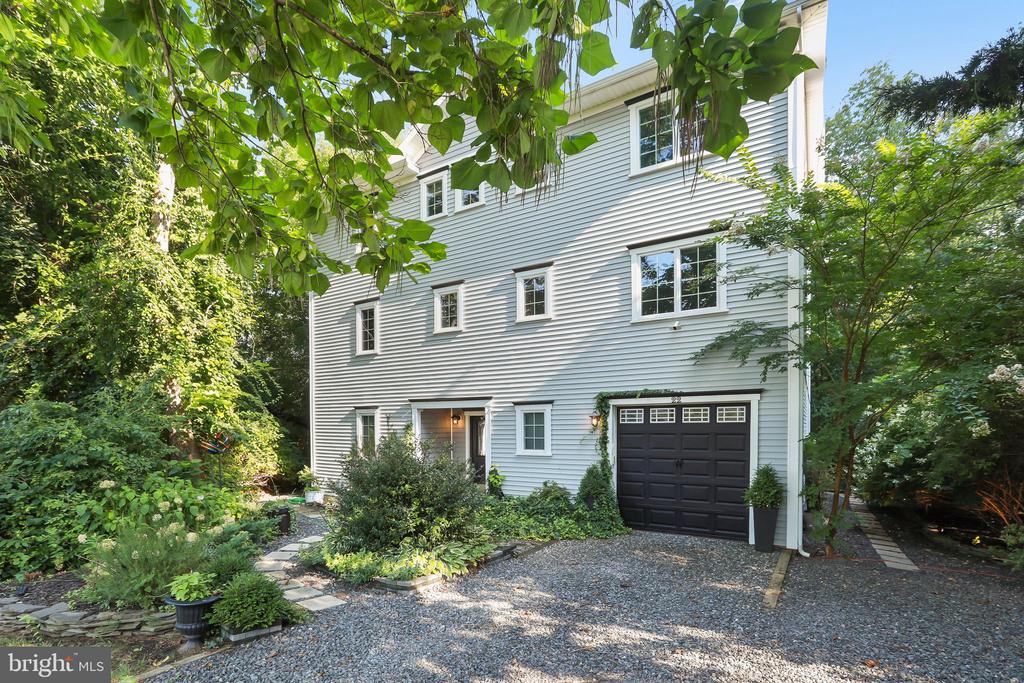22 Birdsall St