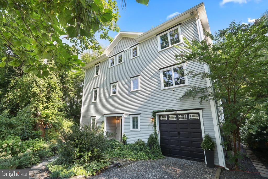 22 Birdsall St