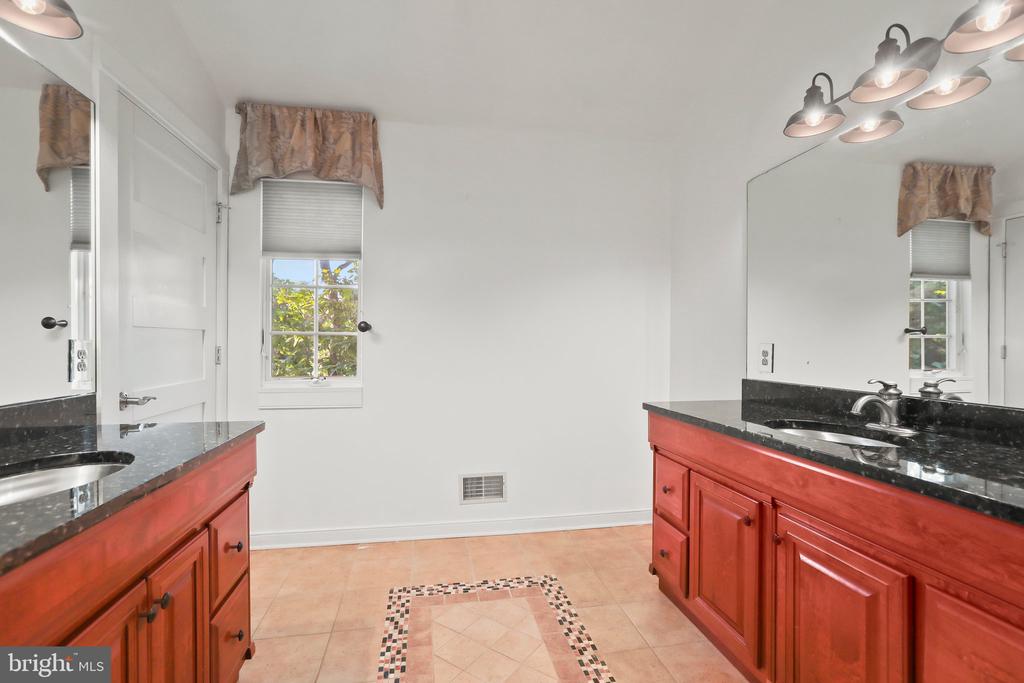 22 Birdsall St