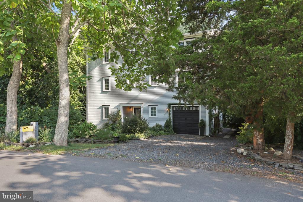 22 Birdsall St