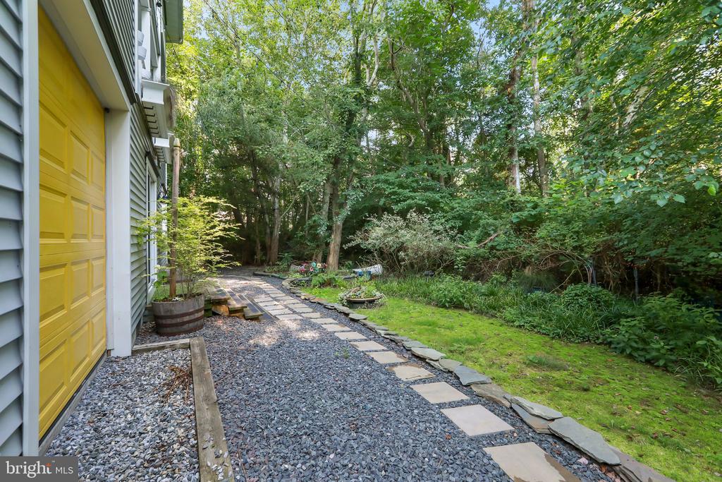 22 Birdsall St