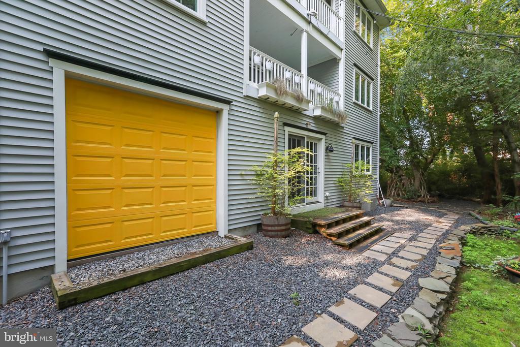 22 Birdsall St