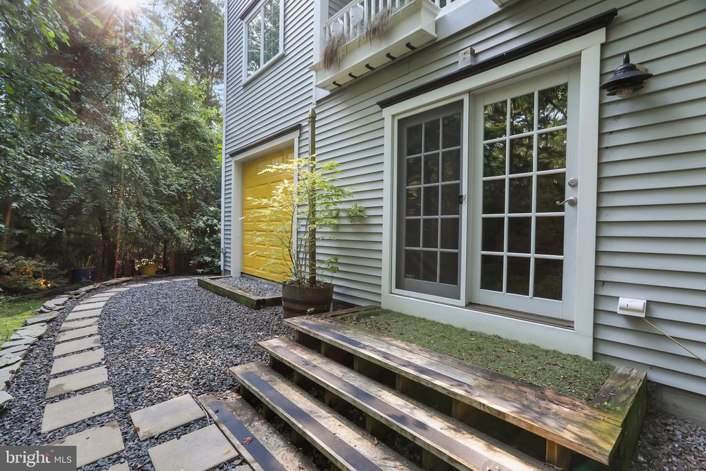 22 Birdsall St