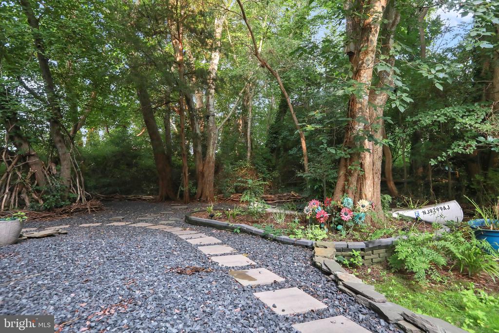 22 Birdsall St